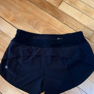 Lululemon black speed up shorts 2.5 inseam size 4